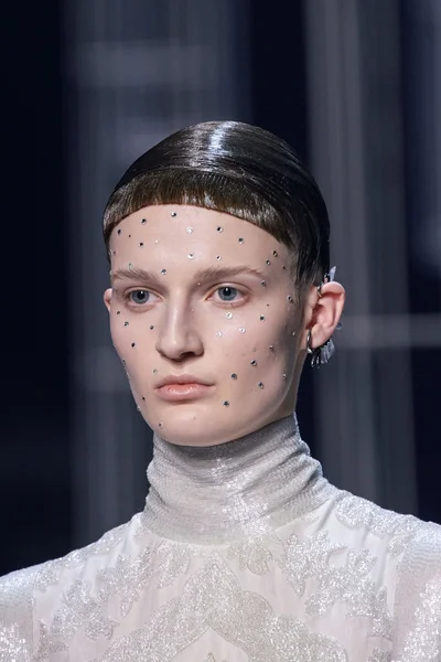 Look 80